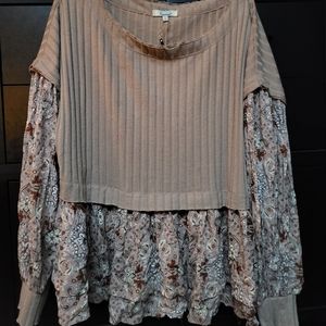 💗3/$20 Beautiful BKE top